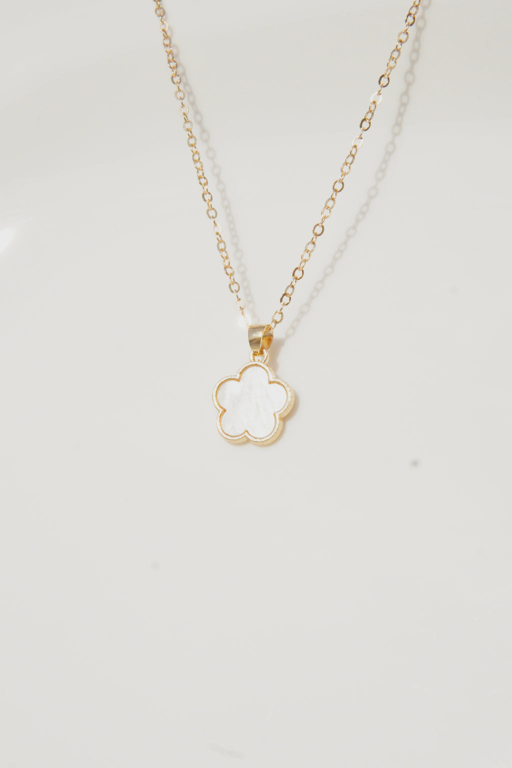 Златисто колие Ameliss с 18K покритие от неръждаема стомана - Lesso бижута България