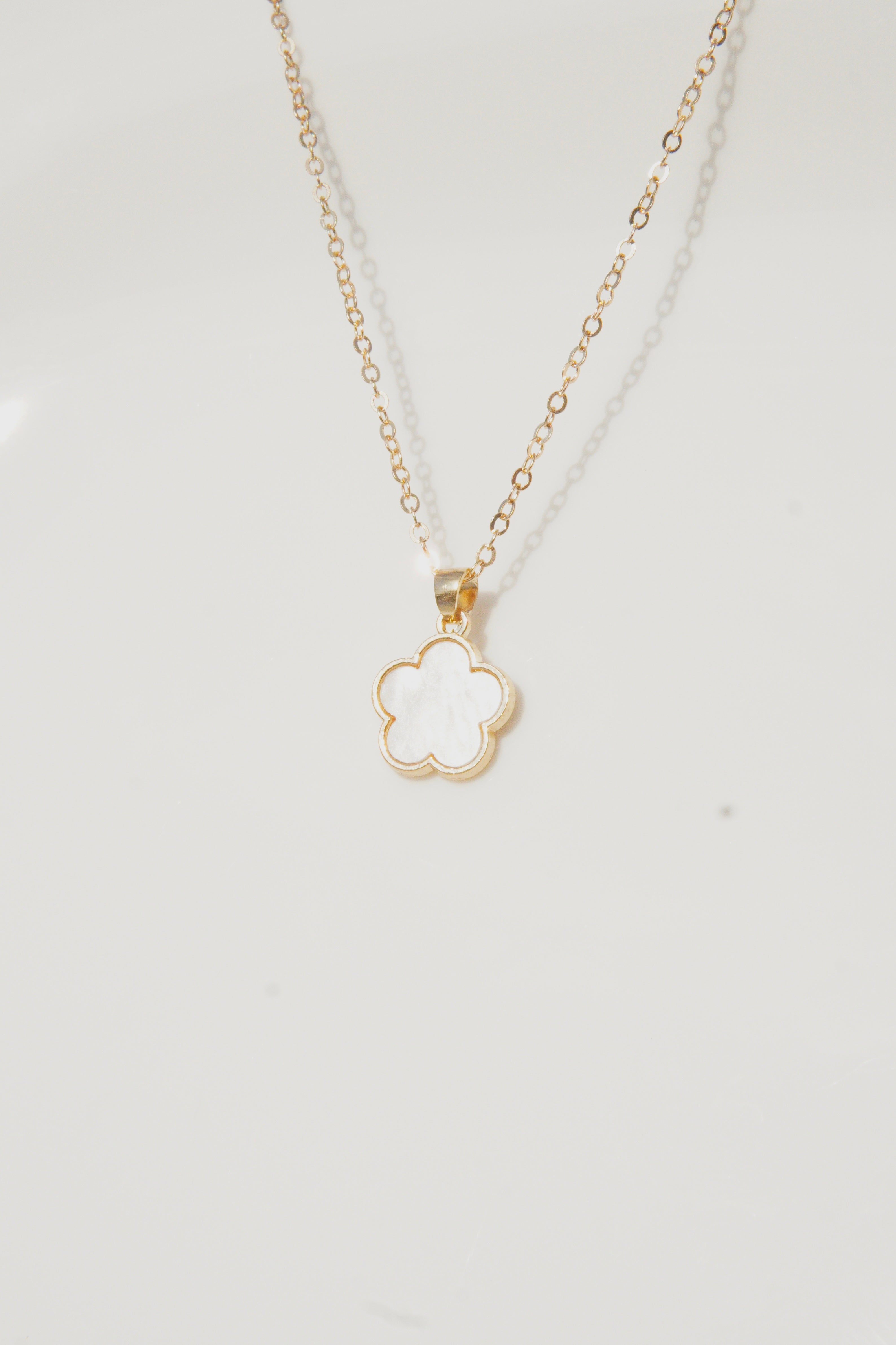 Златисто колие Ameliss с 18K покритие от неръждаема стомана - Lesso бижута България