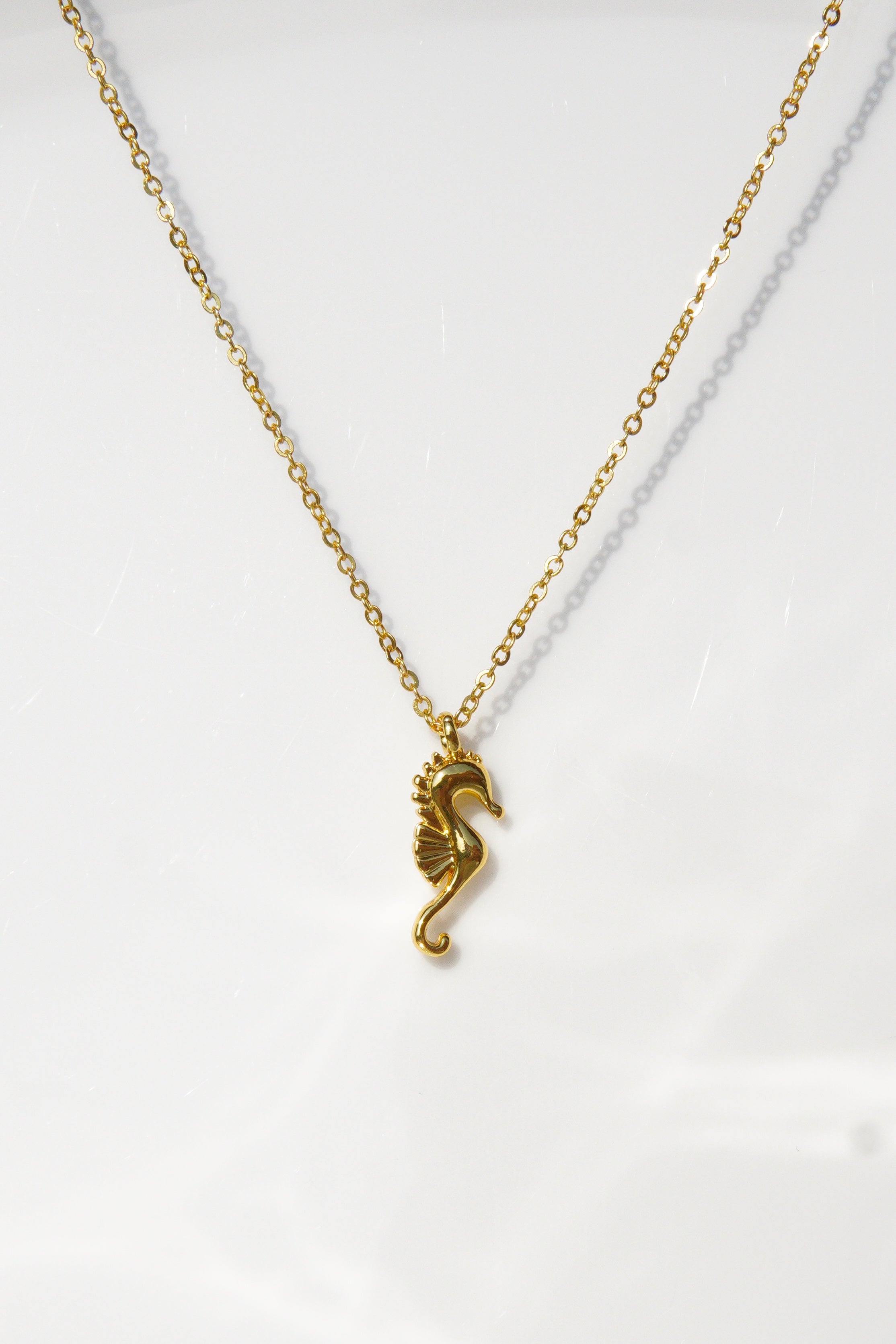 Златисто колие Thalis с 18K покритие от неръждаема стомана - Lesso бижута България