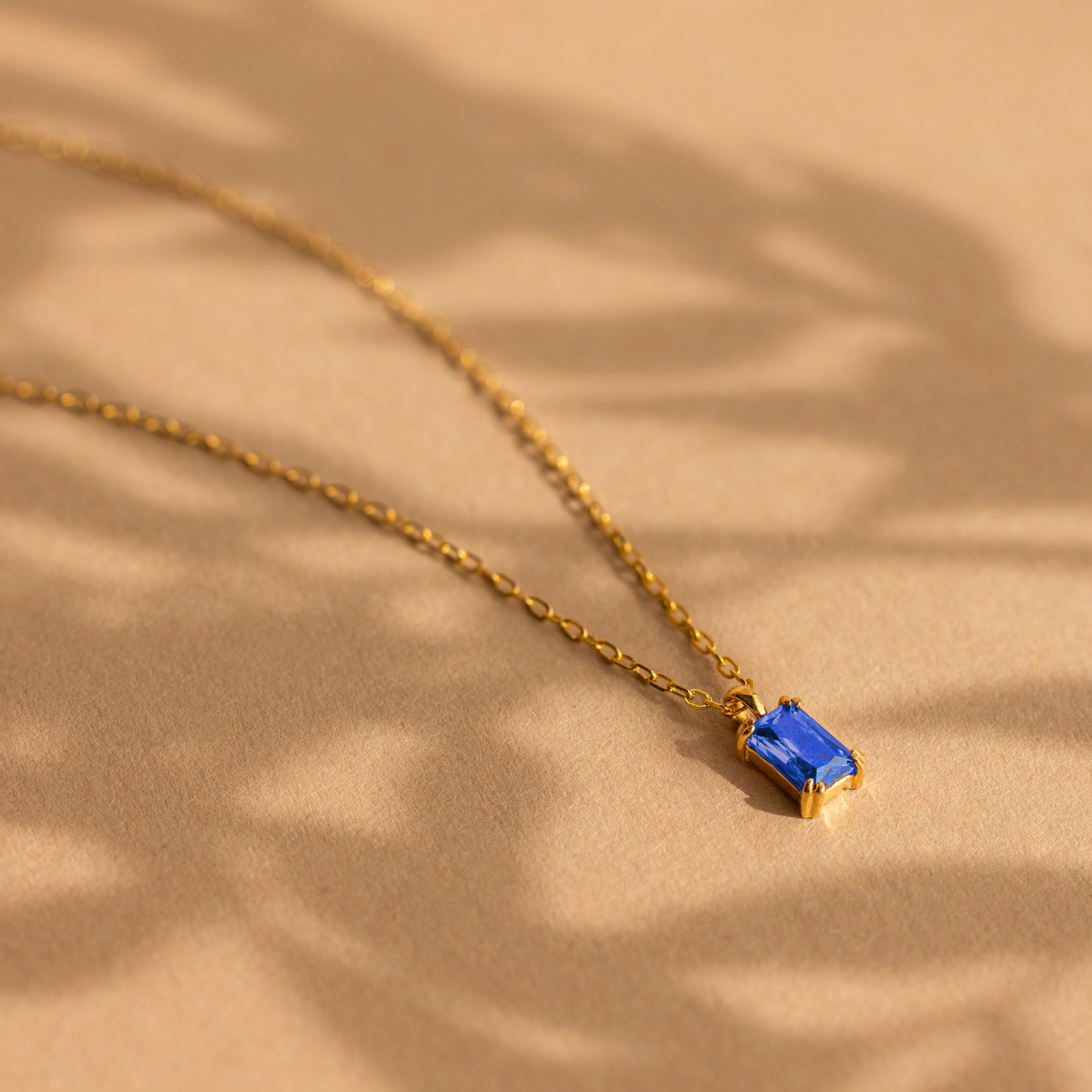 Златисто колие Azuria с 18K покритие от неръждаема стомана - Lesso бижута България